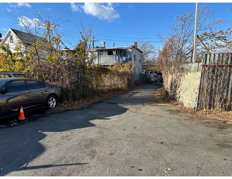 More Photos Of 80 Christopher St, Dorchester Land For Sale