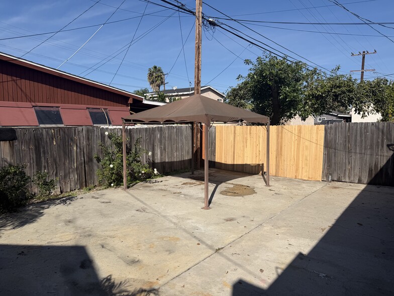 More Photos Of 5239 Atlantic Ave, Long Beach Freestanding For Sale