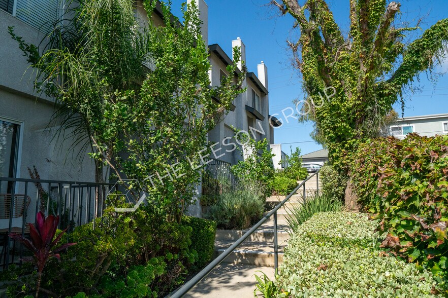 More Photos Of 2230 Canyon Dr, Costa Mesa Apartments For Sale