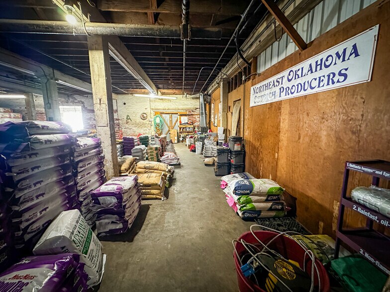 More Photos Of 230 D St NE, Miami Warehouse For Sale