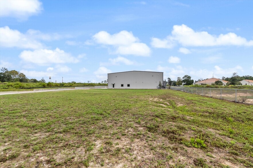 More Photos Of 12110 Old Montgomery Rd, Willis Light Distribution For Sale
