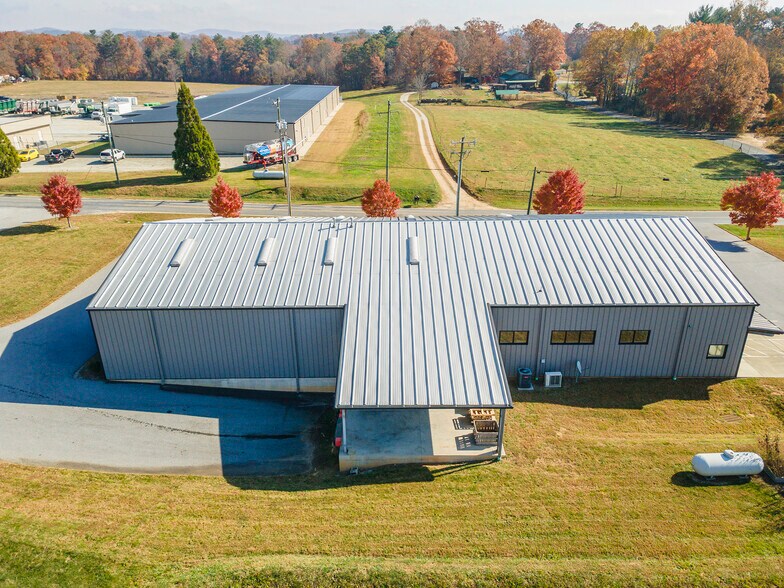 More Photos Of 25 Reeds Way, Flat Rock Warehouse For Lease