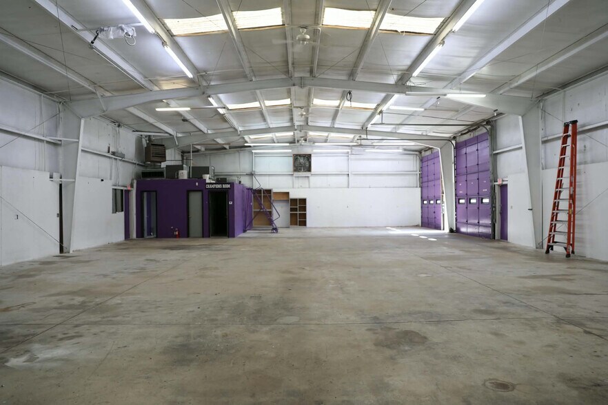 More Photos Of 126 S Pine St, Ponca City Warehouse For Sale