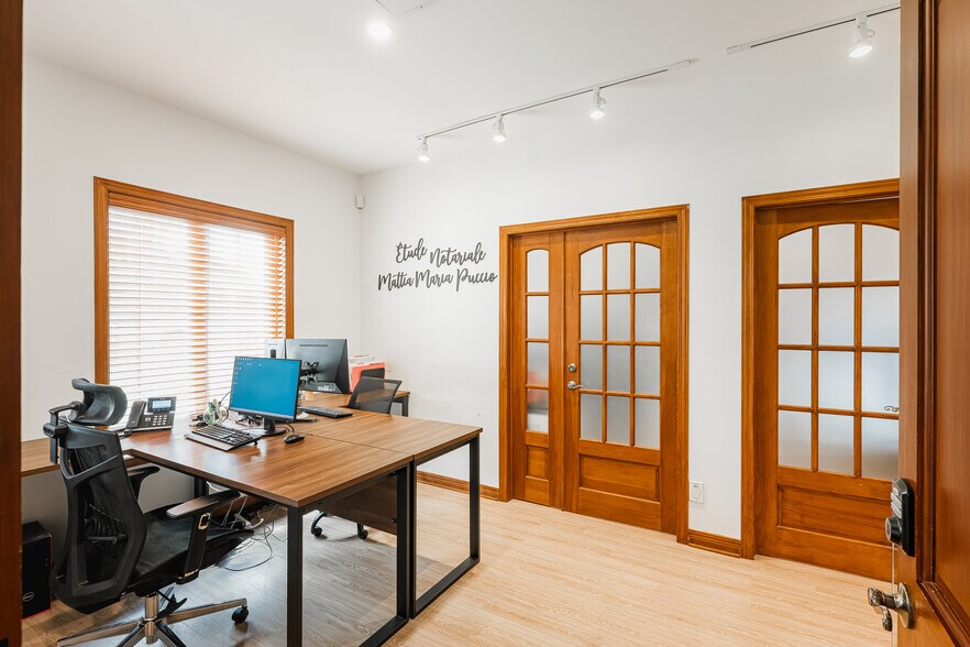 More Photos Of 675 Boul Samson, Laval Office For Sale