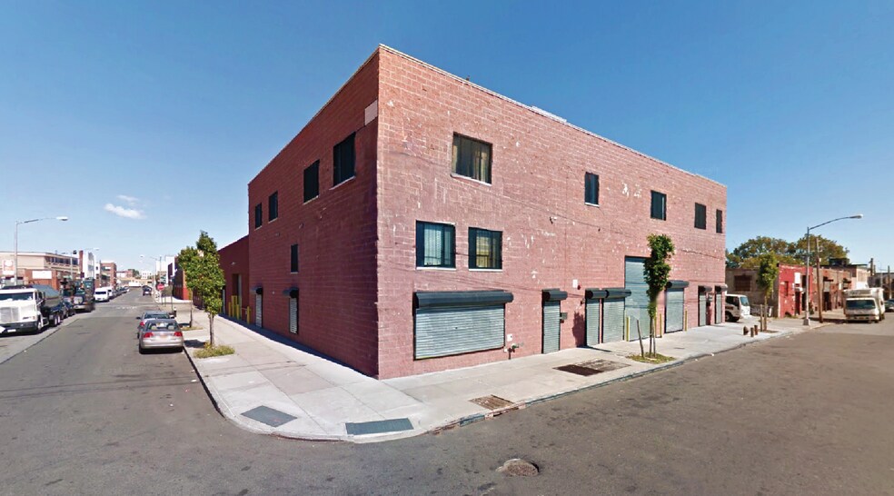 Primary Photo Of 329 Meserole St, Brooklyn Warehouse For Lease