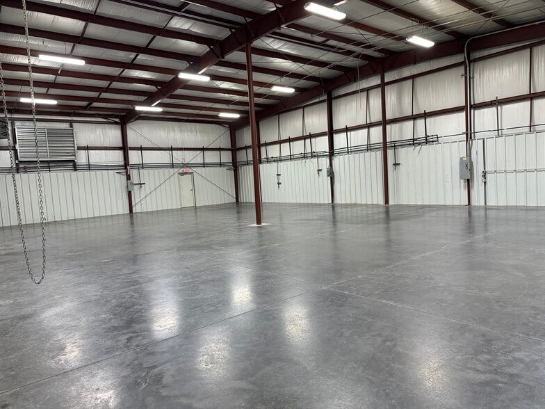 More Photos Of 1600 Commerce Rd, Holland Light Manufacturing For Sale