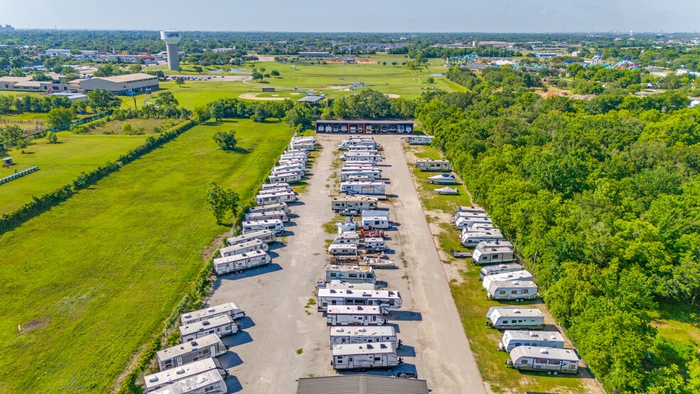 More Photos Of 309 W Archer Rd, Baytown Self Storage For Sale