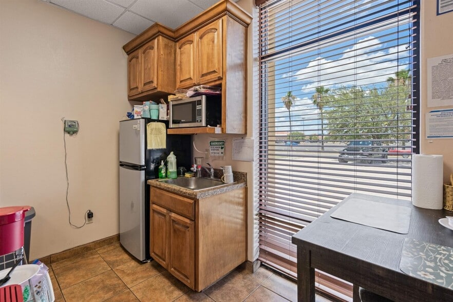 More Photos Of 159 Braddie Dr, Del Rio Light Distribution For Sale