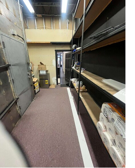 More Photos Of 232 E 47th St, Chicago General Retail For Sale