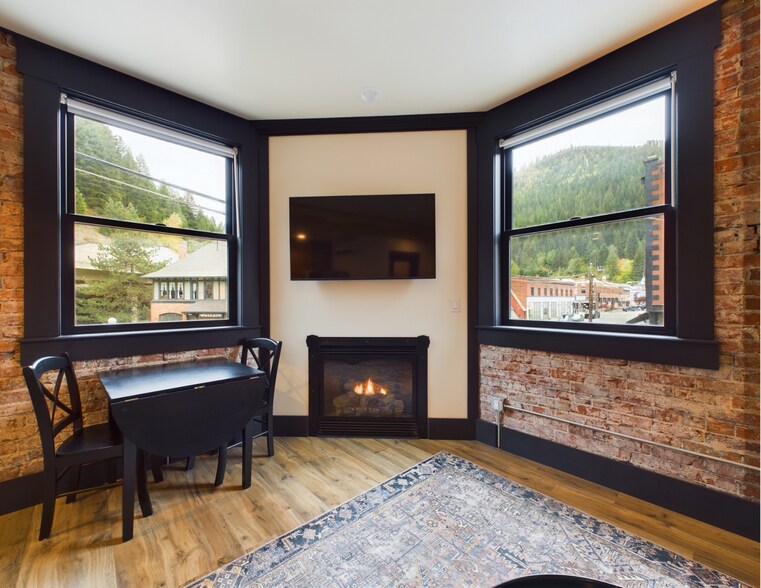 More Photos Of 220 6th St, Wallace Restaurant For Sale