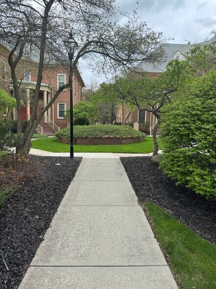 More Photos Of 134 Northwoods Blvd, Columbus Office For Lease