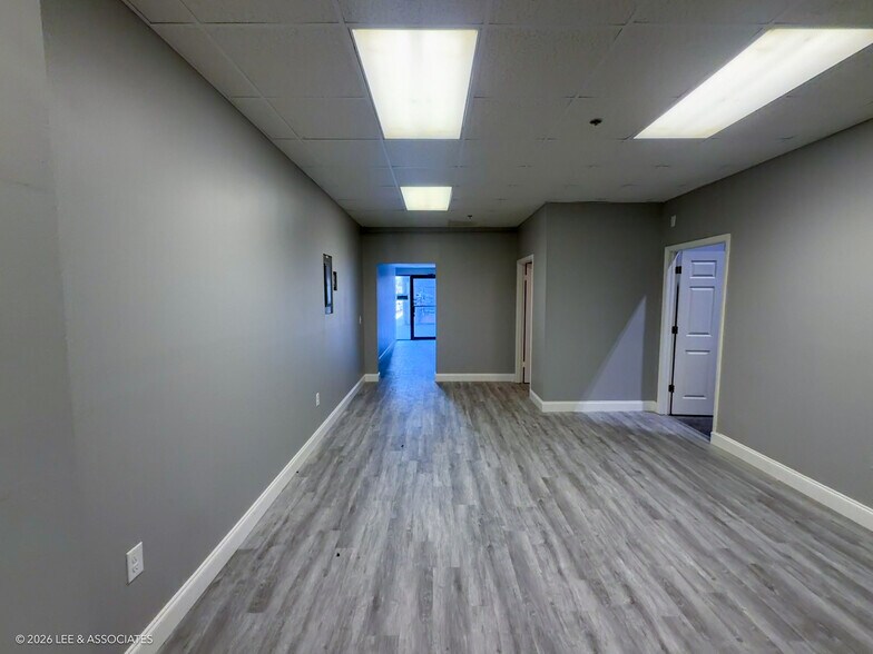 More Photos Of 1057 Ellis Rd N, Jacksonville Warehouse For Lease
