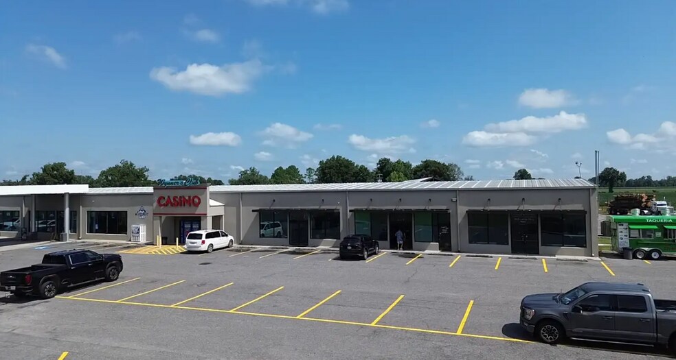More Photos Of 8621 Airline Hwy, Livonia General Retail For Lease