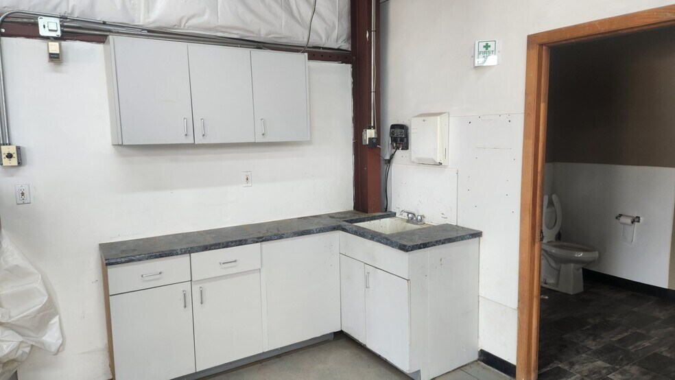 More Photos Of 9761 Titan Park Cir, Littleton Warehouse For Lease