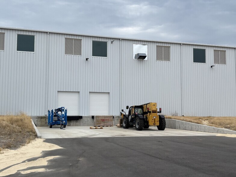 More Photos Of 353 Acme Way, Wilmington Warehouse For Lease