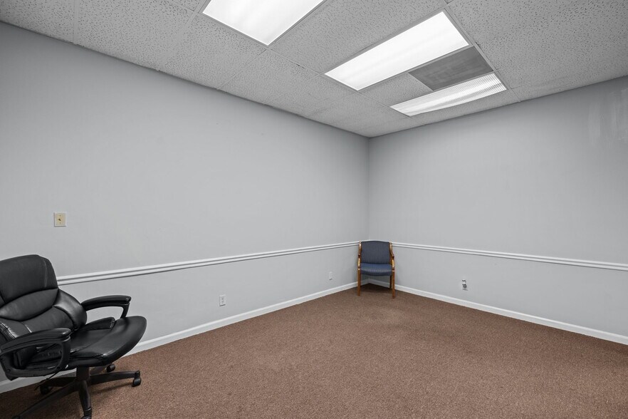 More Photos Of 4171-4193 Crescent Dr, Saint Louis Medical For Sale