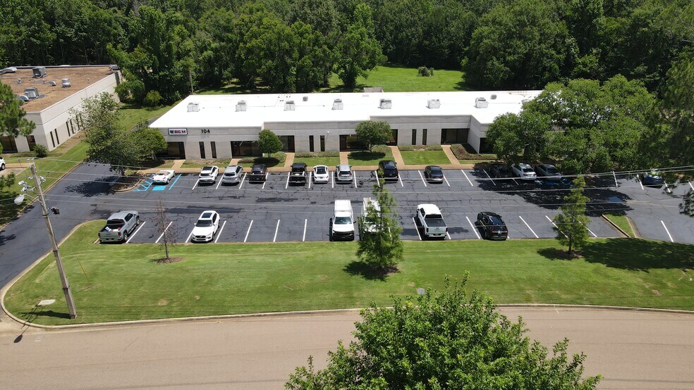 More Photos Of 100 - 104 Business Park Dr, Ridgeland Office For Lease