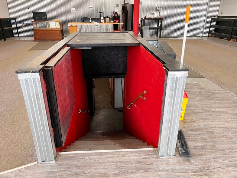 More Photos Of 704 Front St, Brainerd Storefront Retail Residential For Sale