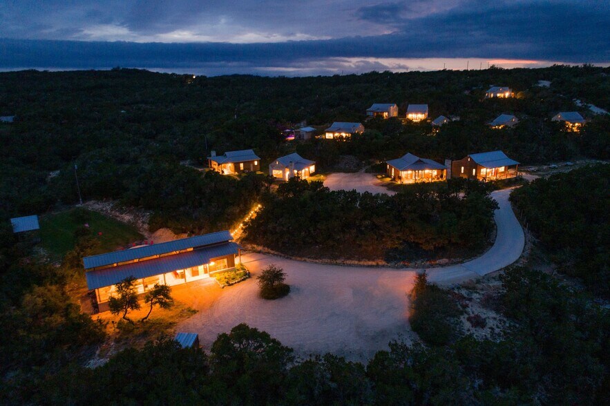 More Photos Of 7400 McGregor Ln, Dripping Springs Hotel For Sale