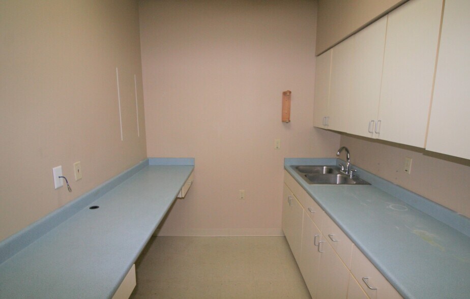 More Photos Of 470 Bennett Dr, Warren Medical For Lease
