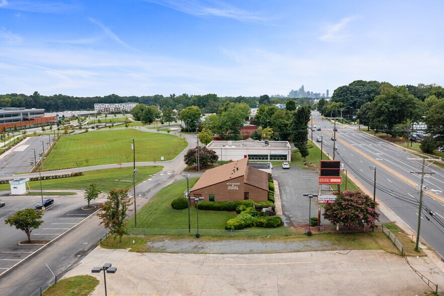More Photos Of 5410 N Tryon St, Charlotte Medical For Sale