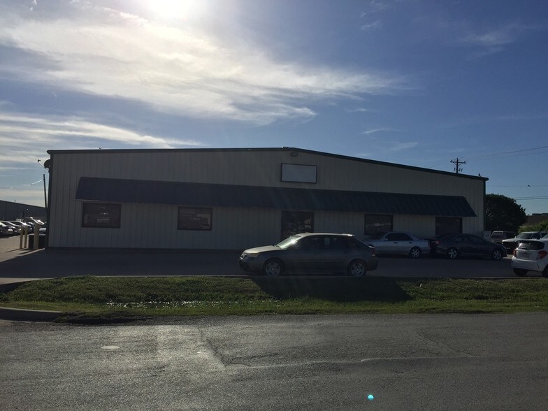 More Photos Of 5940 Kroger Dr, Fort Worth Warehouse For Lease
