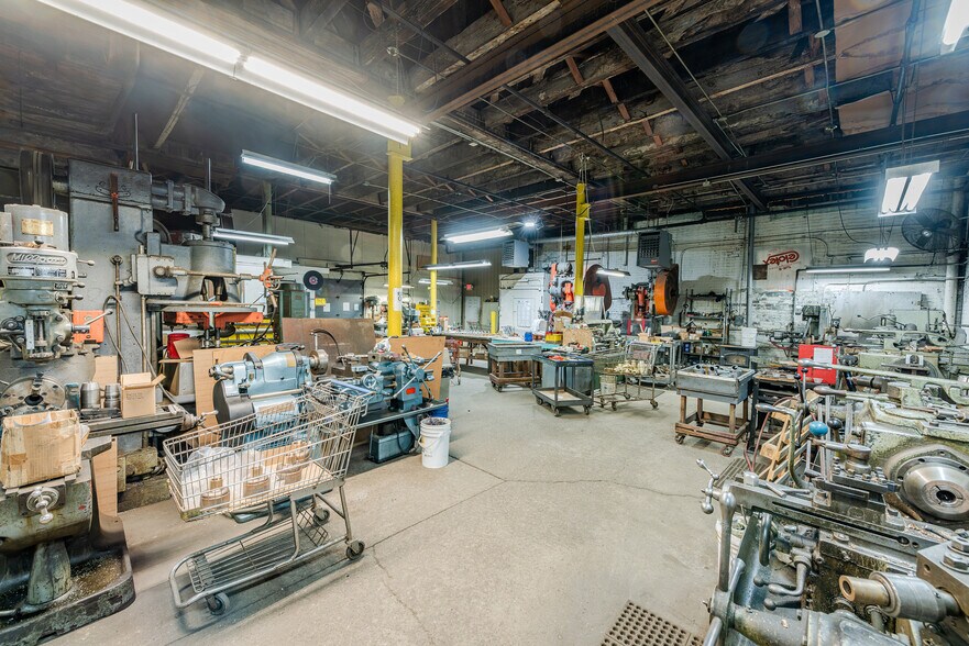More Photos Of 3155 W 33rd St, Cleveland Warehouse For Sale