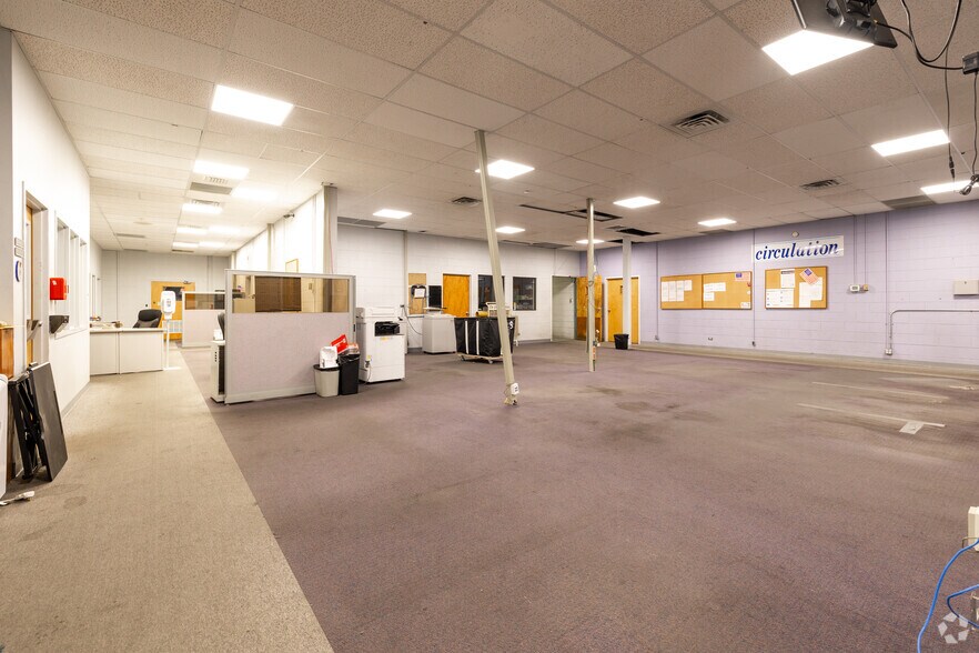 More Photos Of 825 W 6th St, Pueblo Light Distribution For Sale