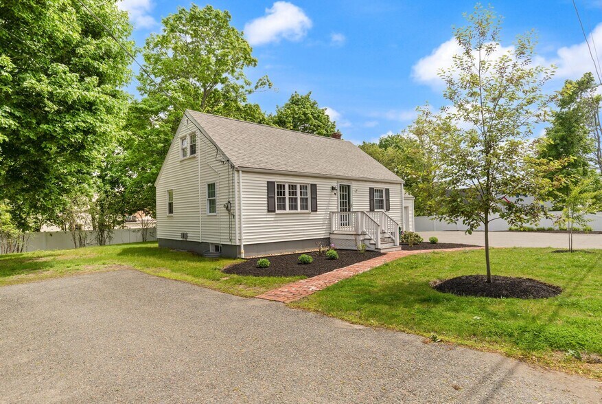 More Photos Of 32 Prince St, Danvers Office For Lease