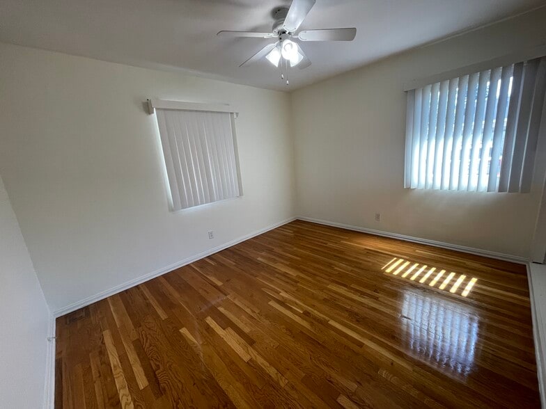 More Photos Of 14330 Albers St, Sherman Oaks Apartments For Sale