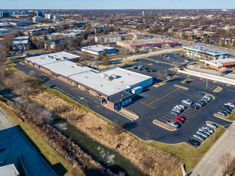 More Photos Of 5350-5360 Keystone Ct, Rolling Meadows Light Distribution For Lease