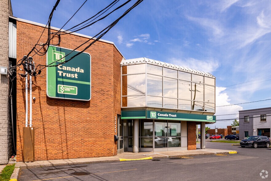More Photos Of 2220 Boul Lapinière, Brossard Storefront Retail Office For Lease