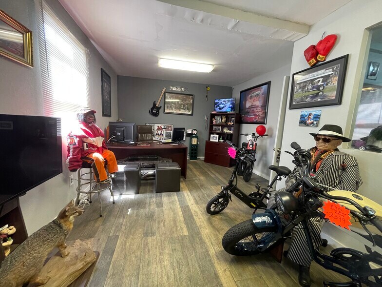 More Photos Of 924 NE 4th Ave, Fort Lauderdale Auto Dealership For Sale