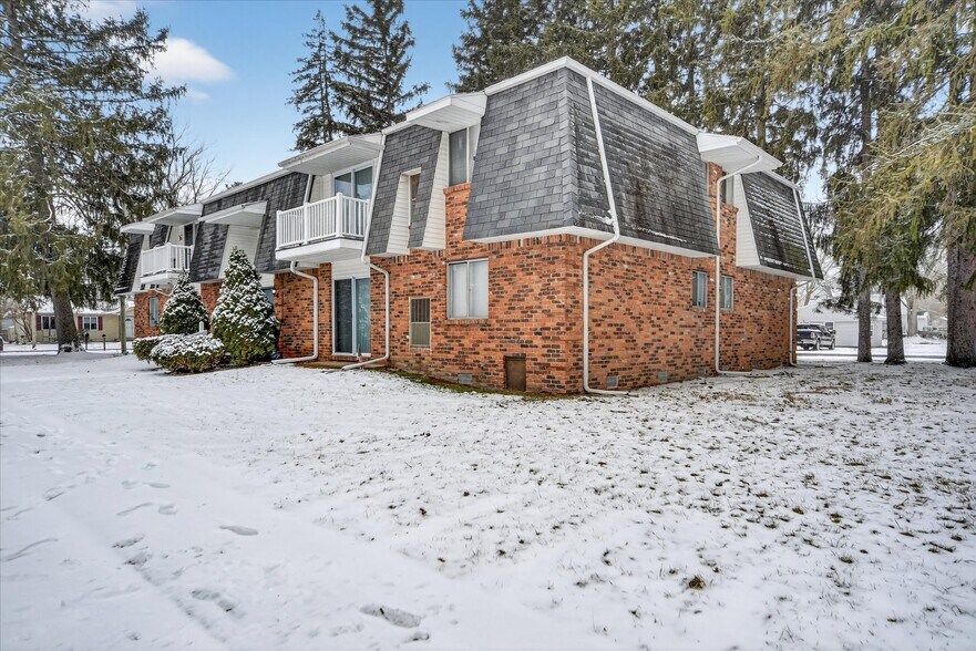 More Photos Of 240 Park St, Pinckney Apartments For Sale