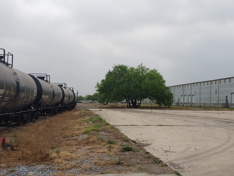 More Photos Of 3600 Formosa Ave, McAllen Distribution For Lease