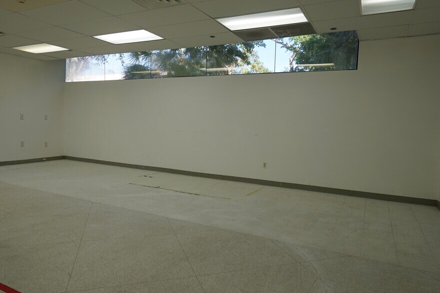 More Photos Of 1121 W Newport Center Dr, Deerfield Beach Warehouse For Sale