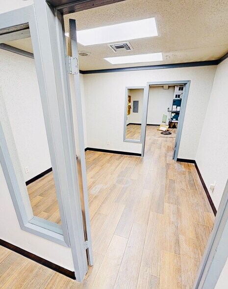 More Photos Of 1305 W Jackson Ave, Pasadena Manufacturing For Sale