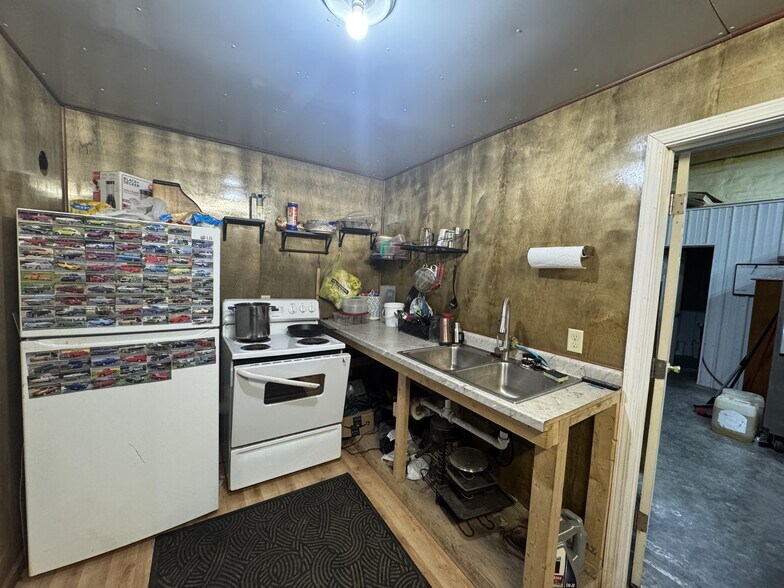 More Photos Of 25828 Highway 129, Green City General Retail For Sale