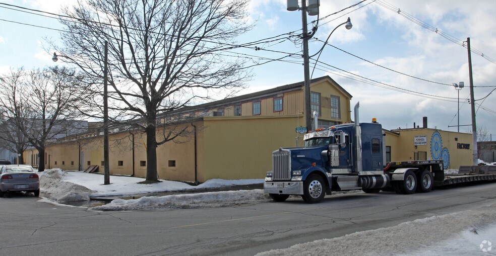 More Photos Of 33 Villiers St, Toronto Warehouse For Lease