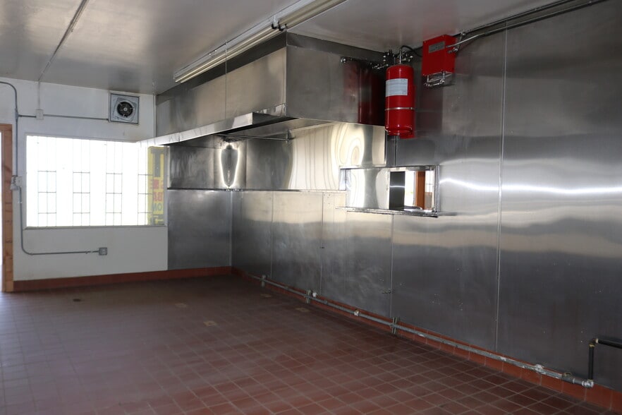 More Photos Of 13118 Pearblossom Hwy, Pearblossom Service Station For Sale