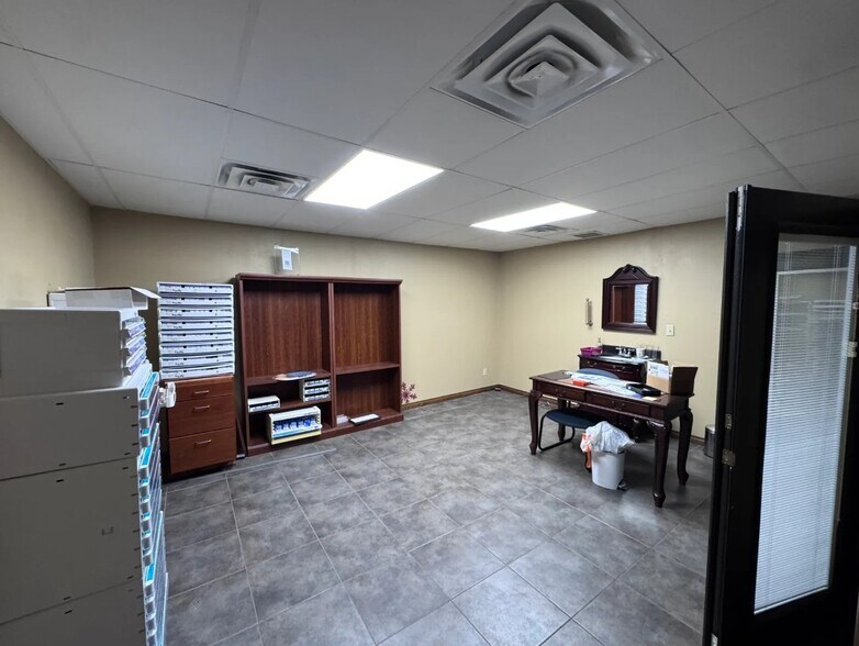 More Photos Of 411 SW C Ave, Lawton Medical For Sale