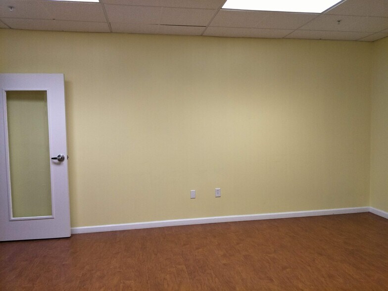 More Photos Of 511 S Harbor Blvd, La Habra Warehouse For Lease