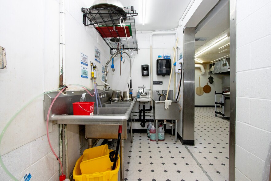 More Photos Of 1315 Cleveland Ave, Ashland General Retail For Sale