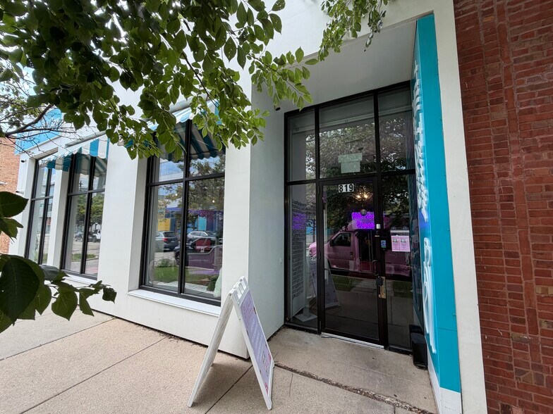 Primary Photo Of 819-823 W Eastman St, Chicago Freestanding For Lease