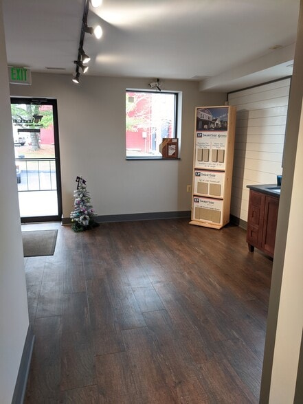 More Photos Of 1404 Bare Hills Ave, Baltimore Flex For Lease