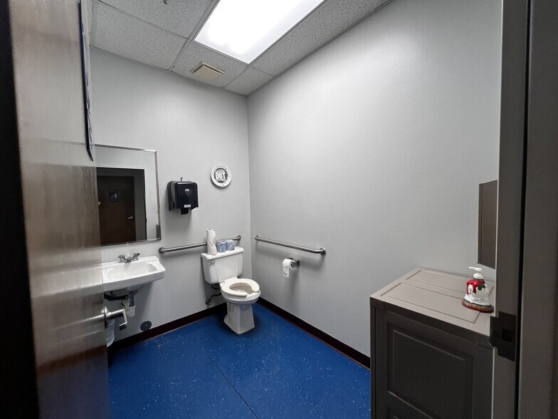 More Photos Of 1600 South Hwy 95, Bastrop Manufacturing For Sale