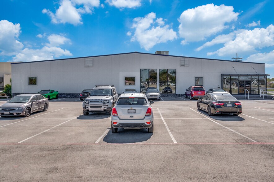 More Photos Of 720 E State Highway 121 Byp, Lewisville Warehouse For Sale