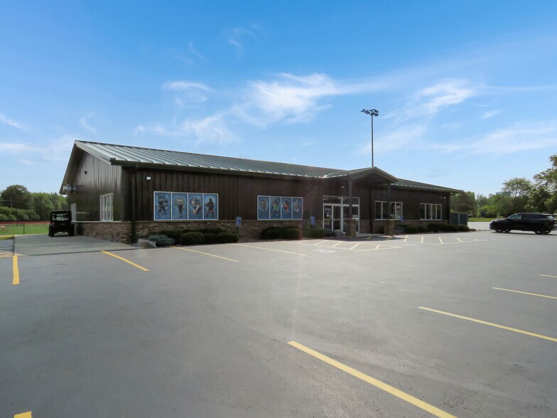 More Photos Of 6831 Seneca Ln, Elma Flex For Lease