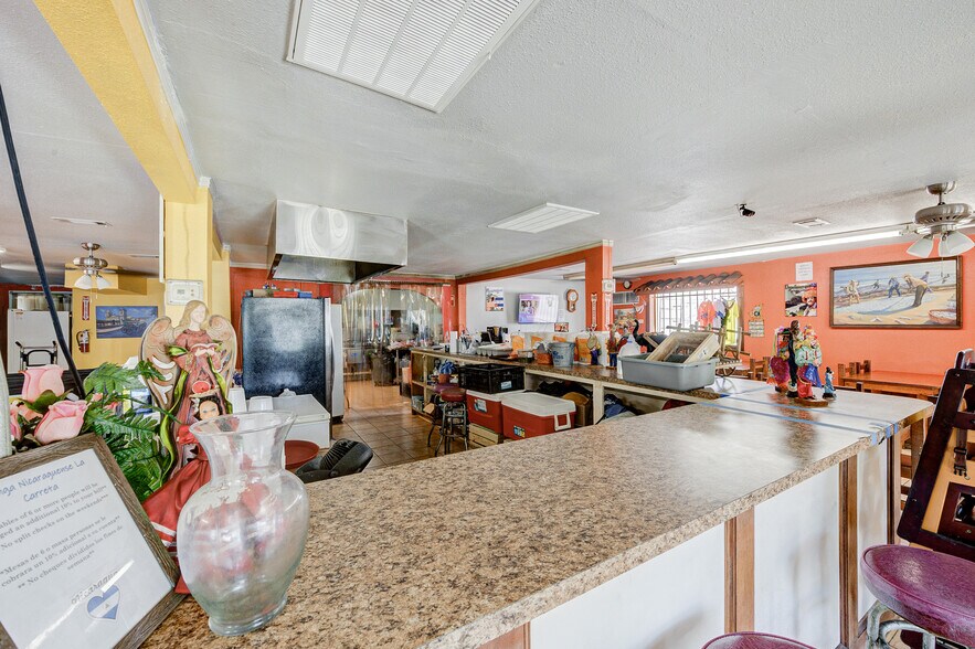 More Photos Of 412 S 8th St, South Houston Flex For Sale