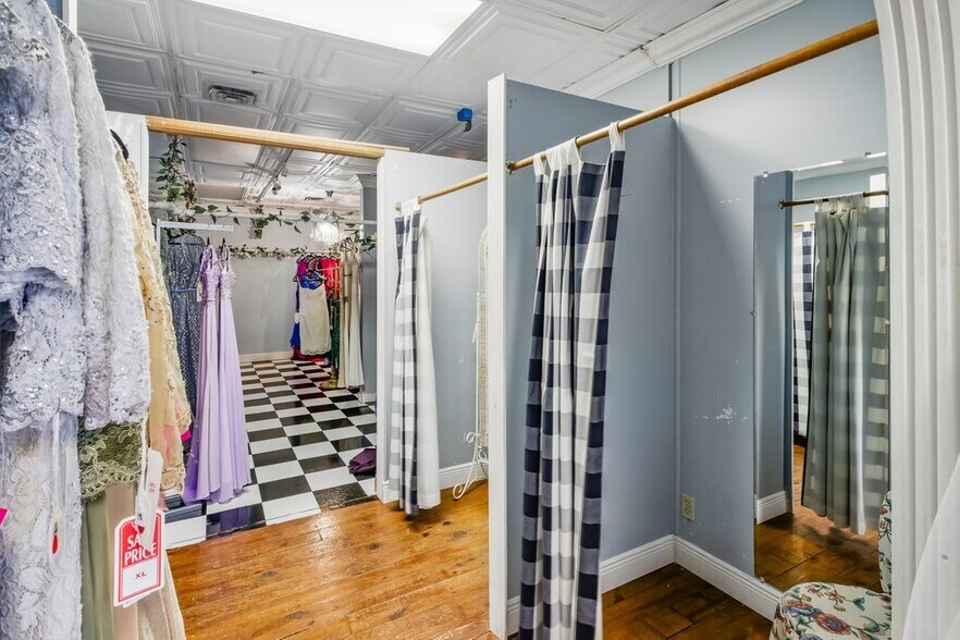 More Photos Of 4066 Broward Blvd, Fort Lauderdale Storefront Retail Office For Sale